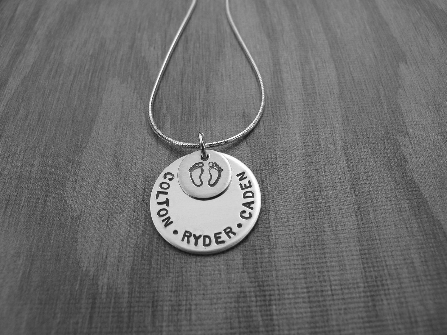 Hand  Jewelry Sterling Silver Mommy Necklace With Sweet Baby Feet