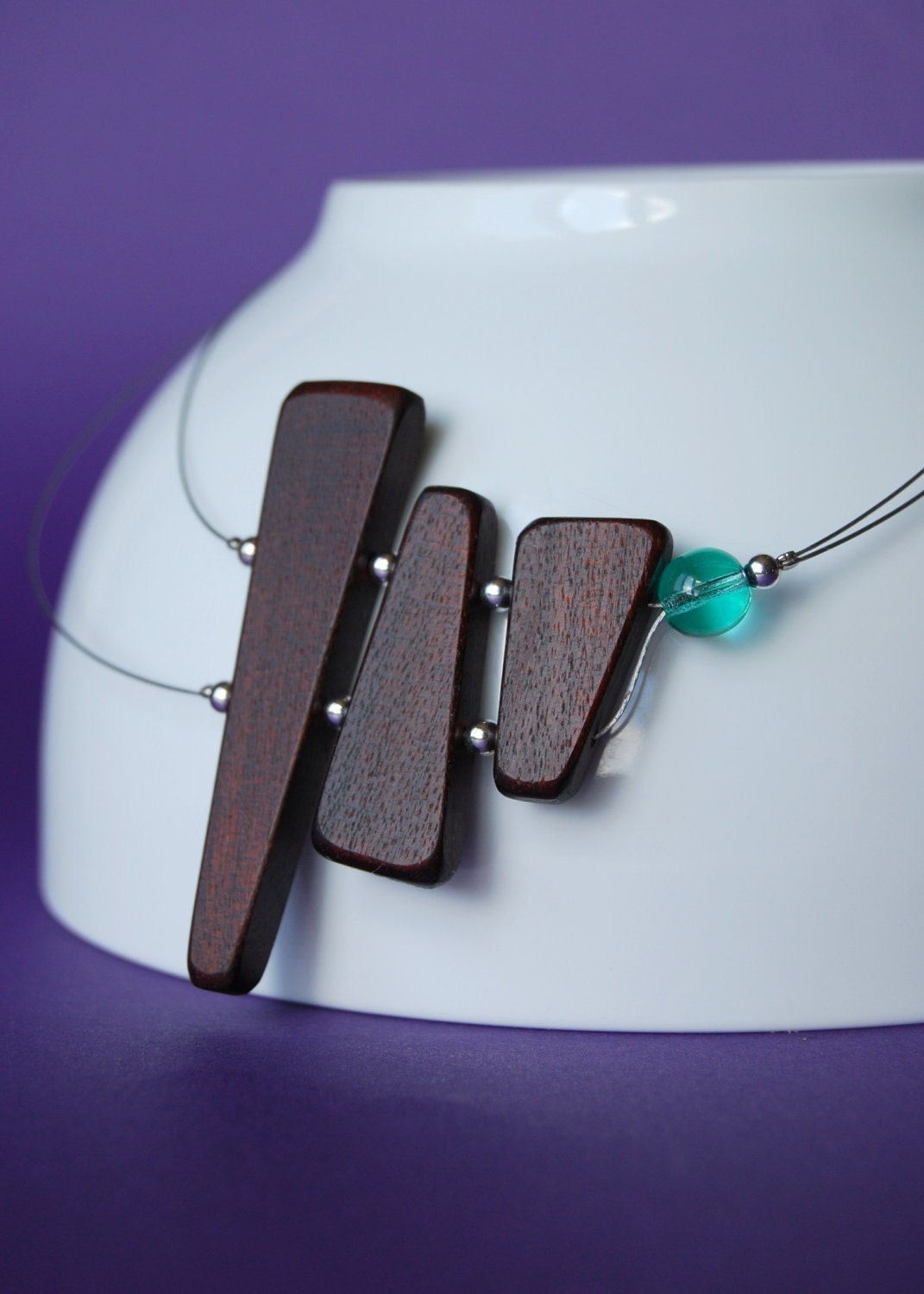 Asymmetrical wood necklace (aqua)