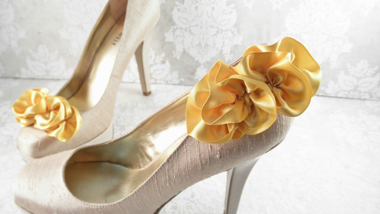 Yellow Gold Shoe Clips - Ruffle Parisian Glamour.