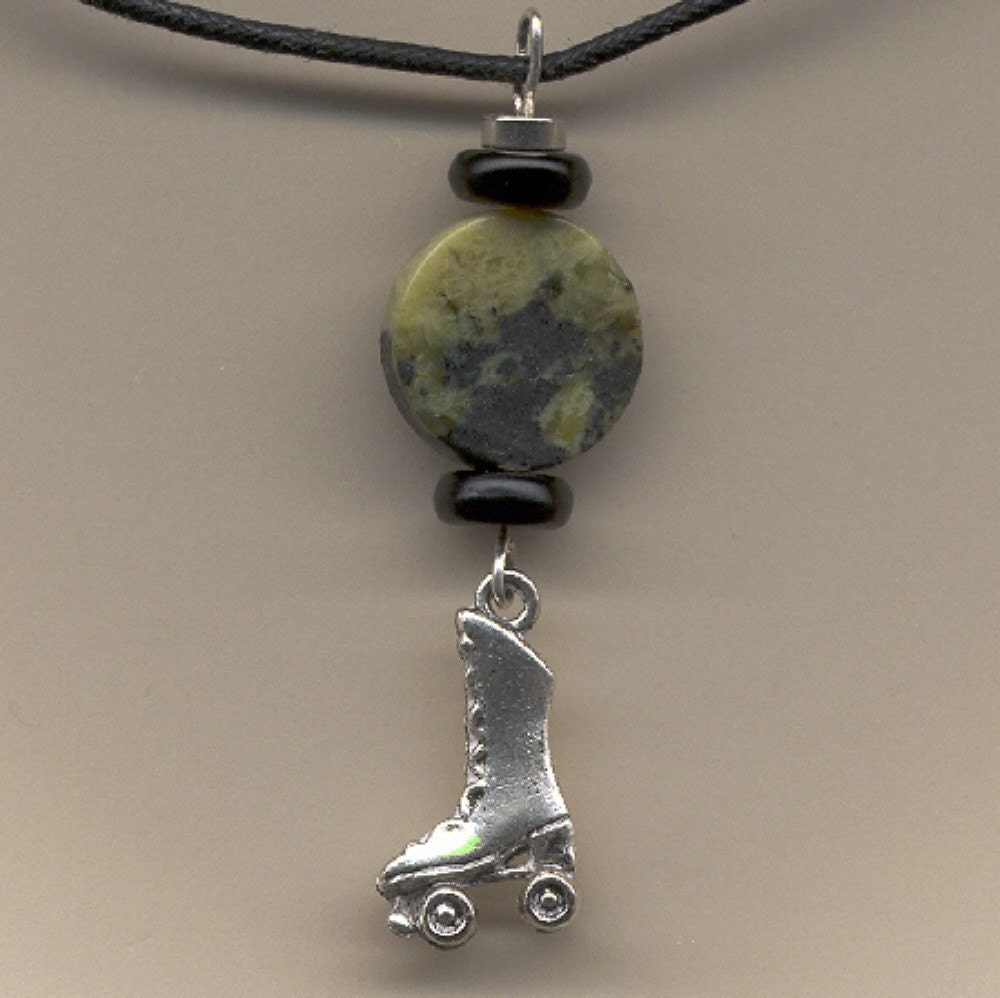 Moss Agate and Silver unisex skate necklace