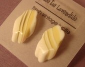 Sliding Daisies in Yellow - vintage lucite post earrings