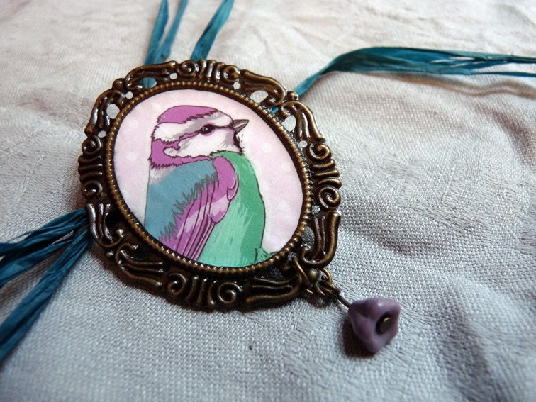 un oiseau au printemps Brooch