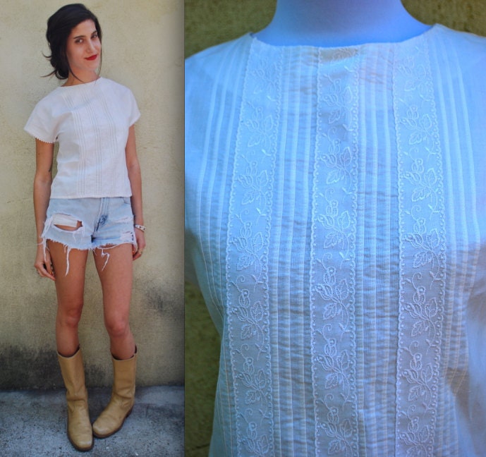 Vintage 80s 90s White Embroidered Pin-tucked Cotton Blouse (size small, medium)