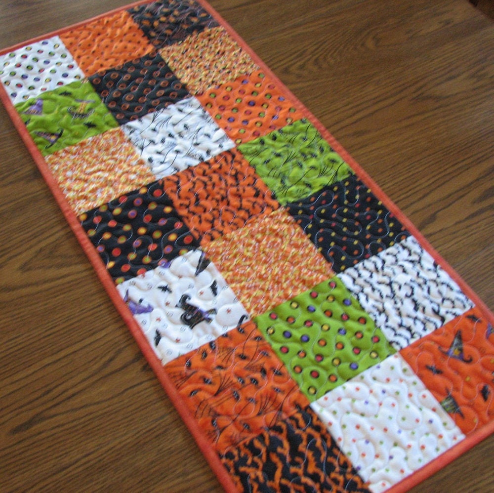 Trick or Treat Tablerunner
