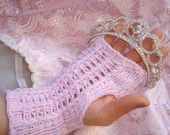 No Two Snowflakes presents Recital FINGERLESS Lace GLOVE PATTERN Pdf by Nicole Feller-Johnson