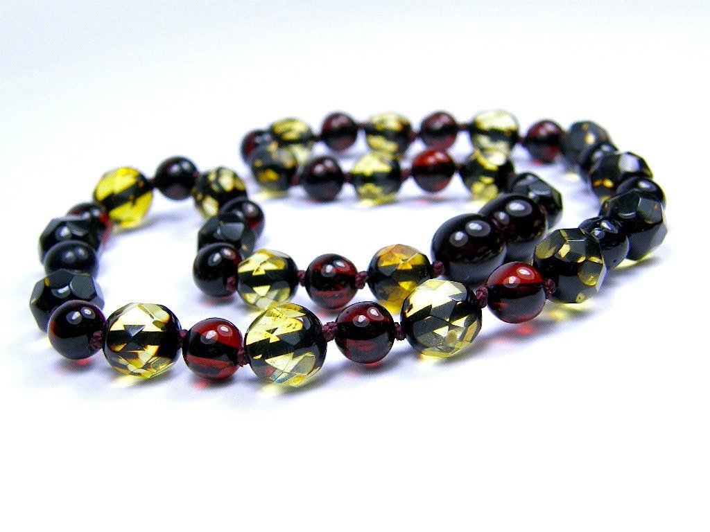 FACETED GREEN and dark cherry round beads amber teething necklace.