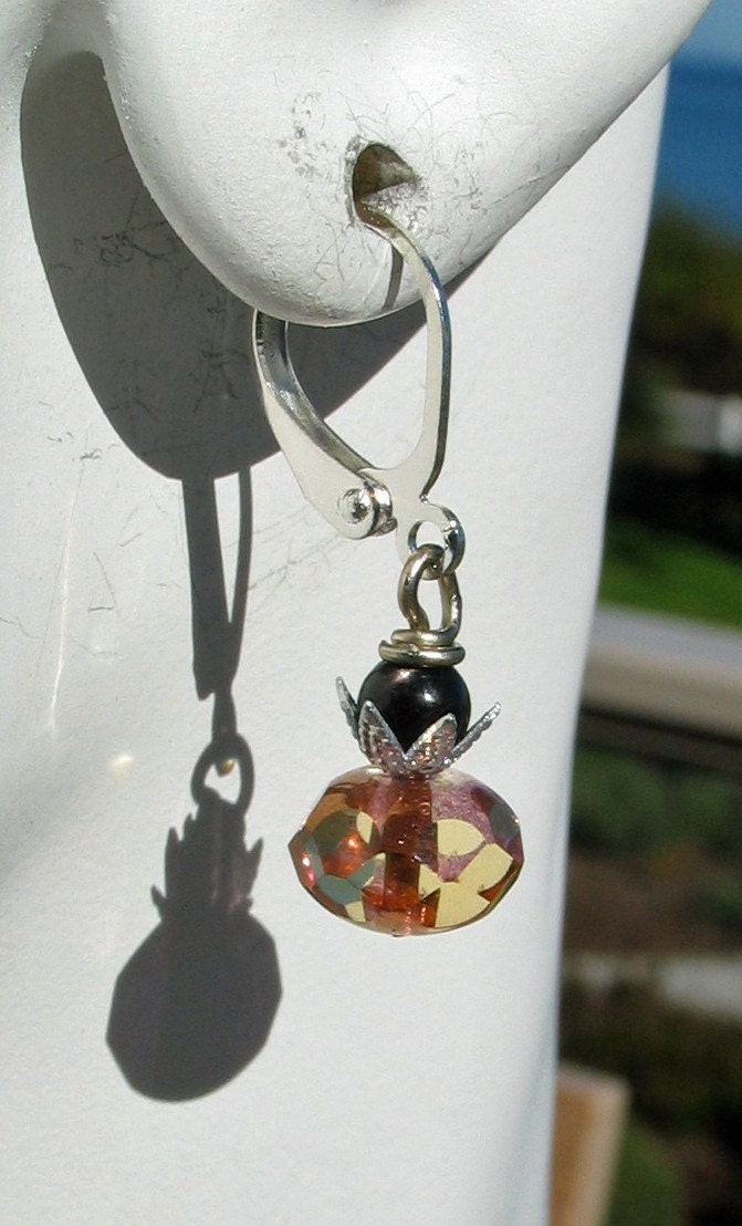Feminine Tiny Earrings - Gold Luster Petite Crowns