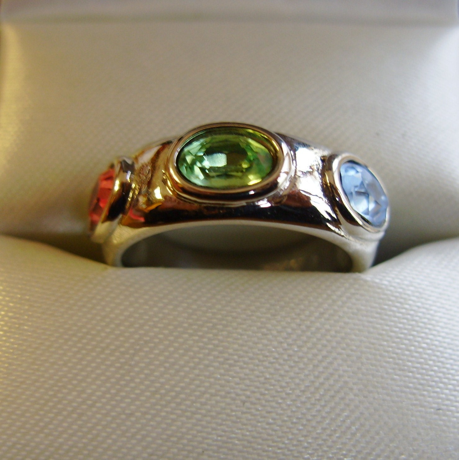 Vintage Ring Modern, Silvertone Glass Stones, Ladies Size 6, Pink Green Aqua