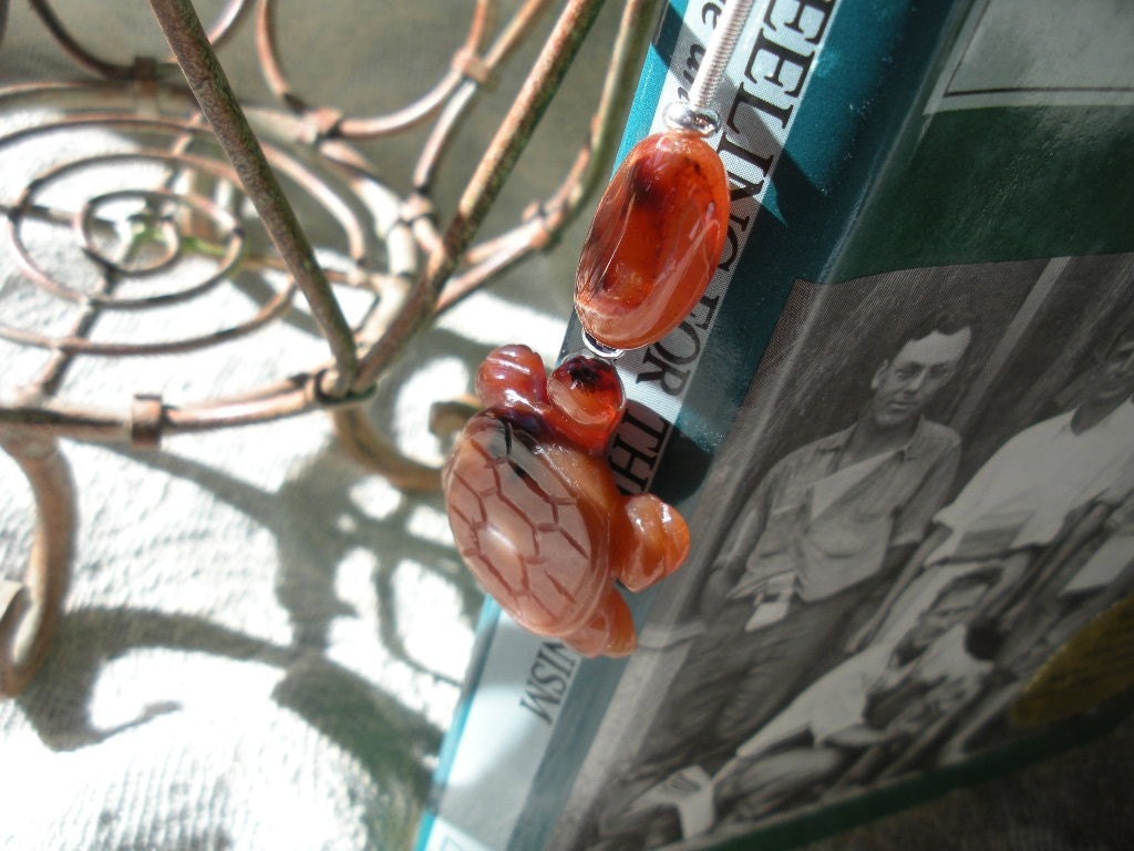 Gwynstone Squiggle bookmark sardonyx turtle for a book reader