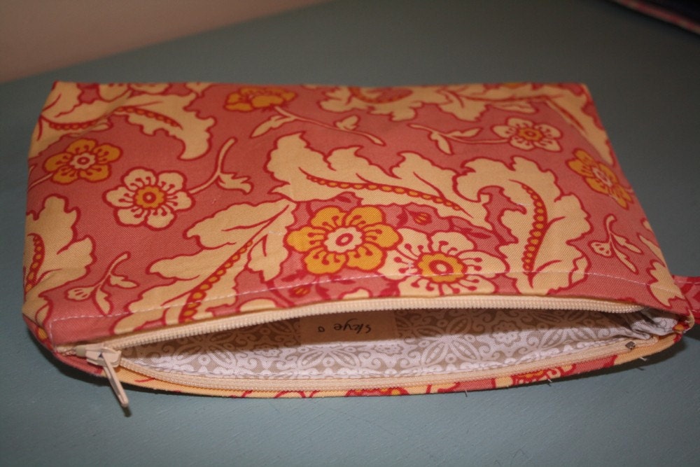 vintage pink zippered pouch