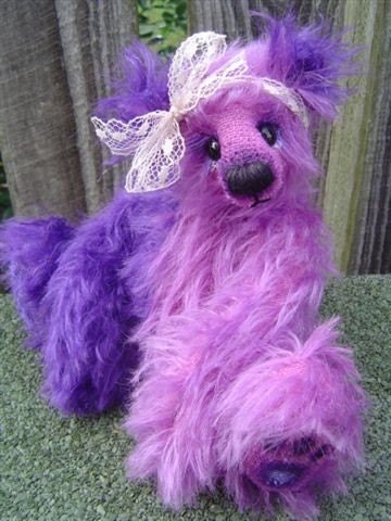 Trini - little two -tone artist bear INSTANT e Pattern FREE Postage