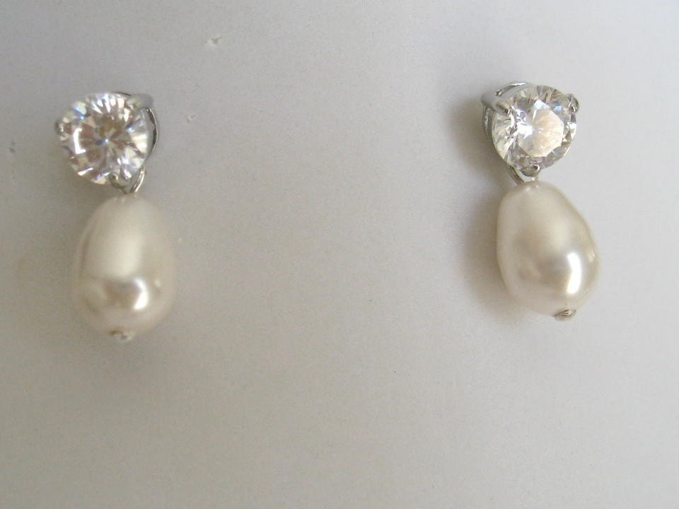 Bride-Bridesmaids-Cubic Zirconia and pearl stud earrings-Bridesmaids gifts-Bridal Jewelry-Bridal Accessories