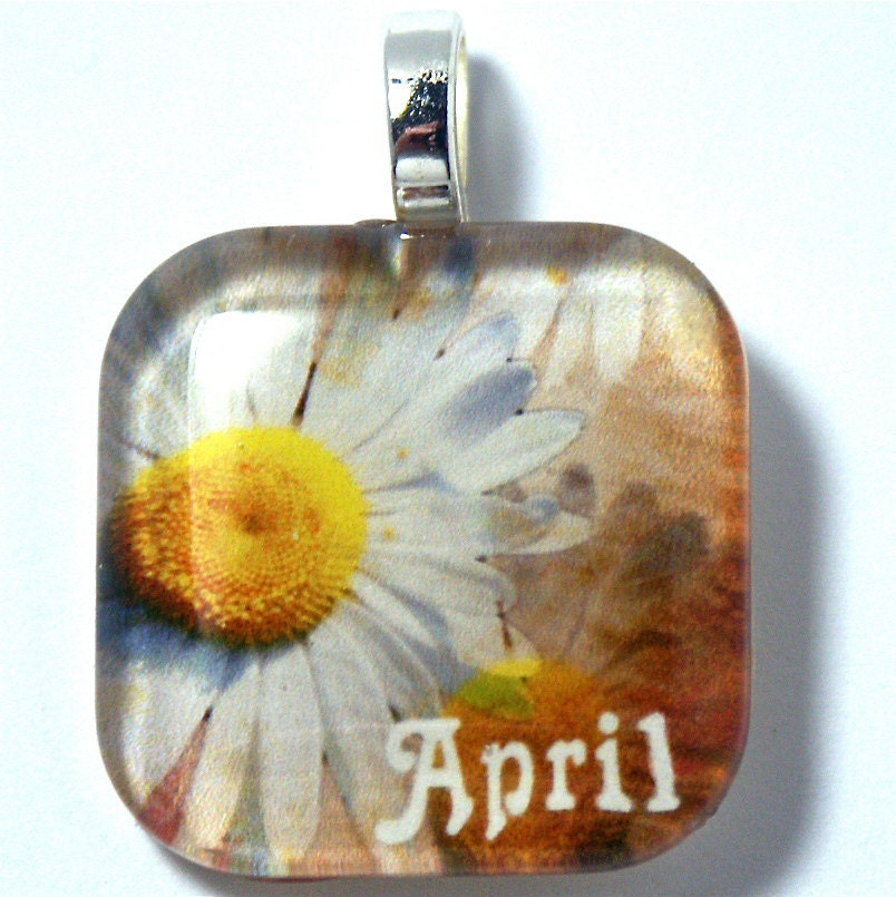 Birth Flower April Daisy Necklace Pendant