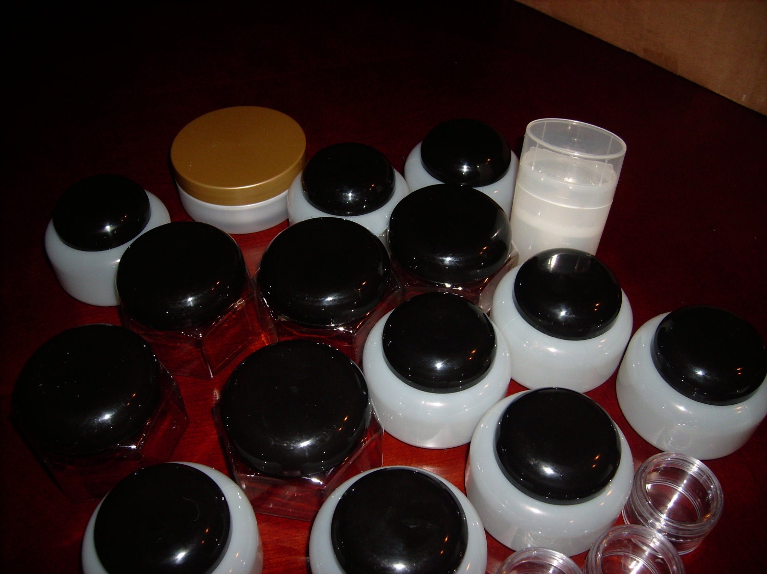 Mixed set of jars with lids