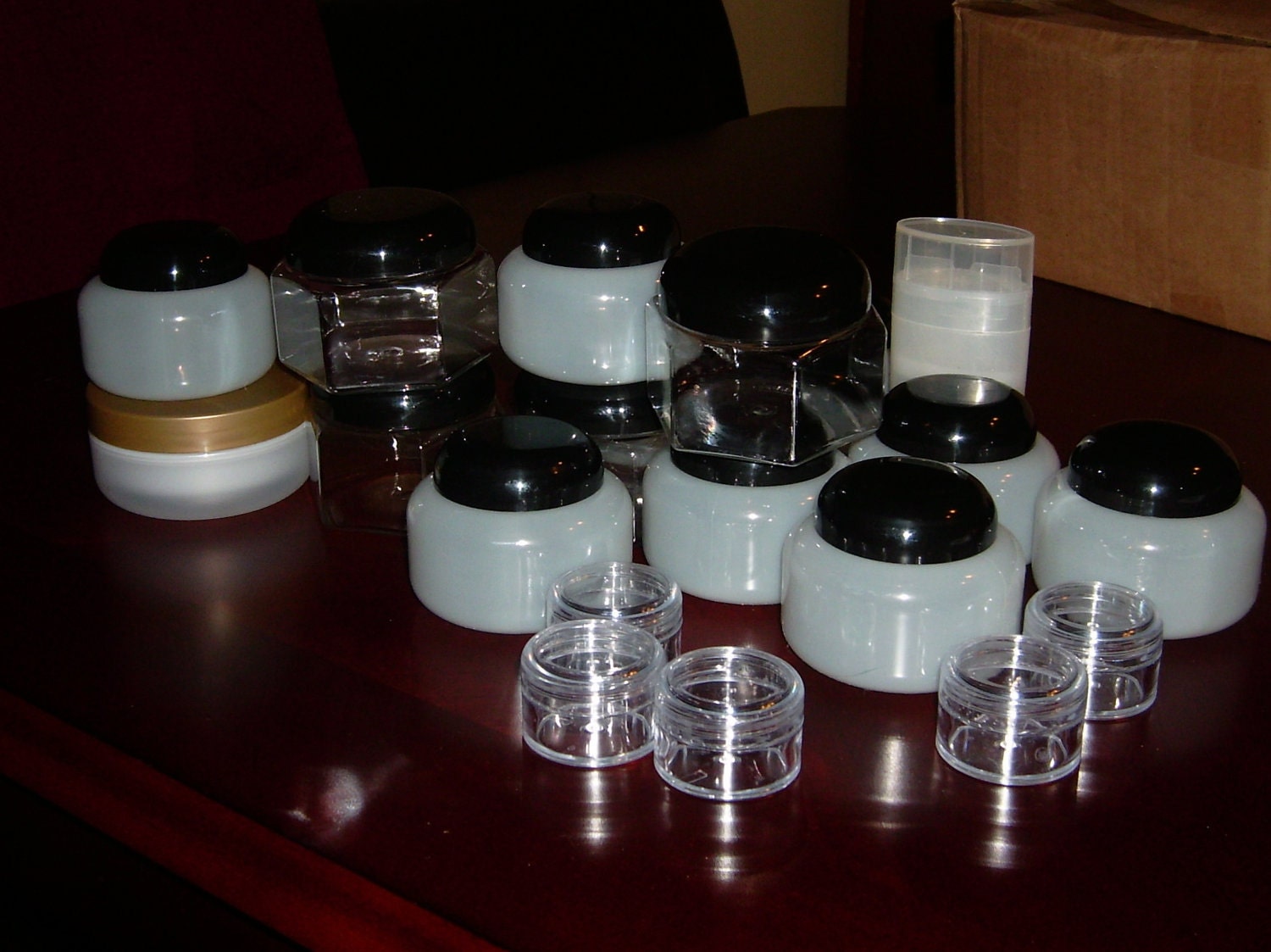 Mixed set of jars with lids