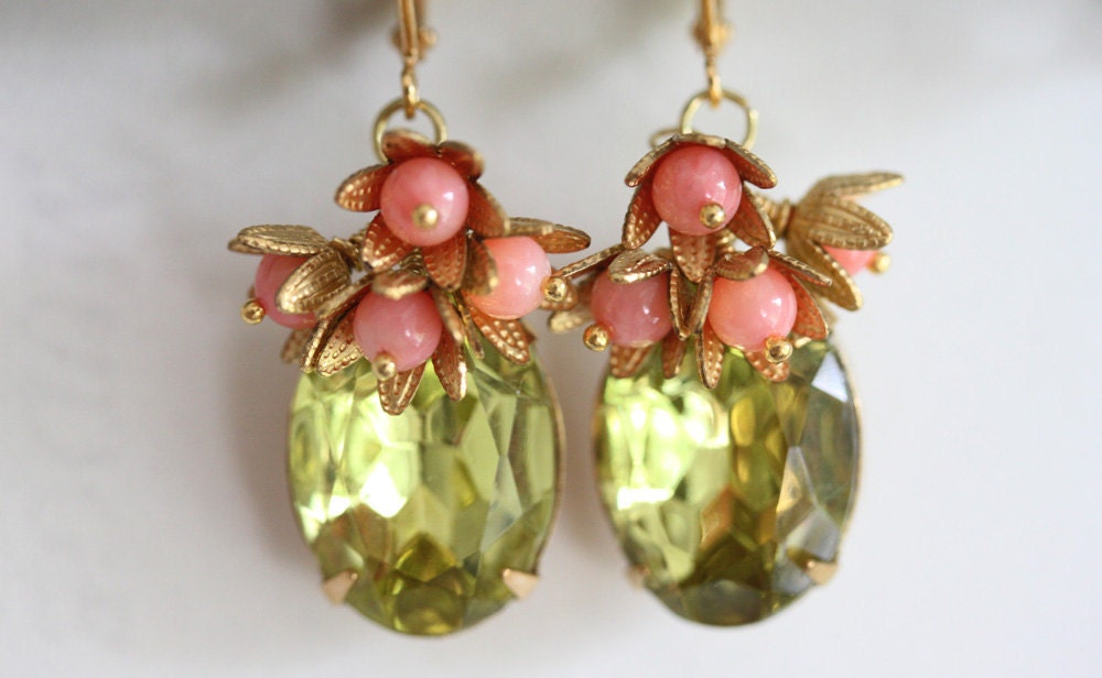 Coral Earrings, Green Glass Stones, Green Earrings, Vintage Glass, Vintage Jewelry