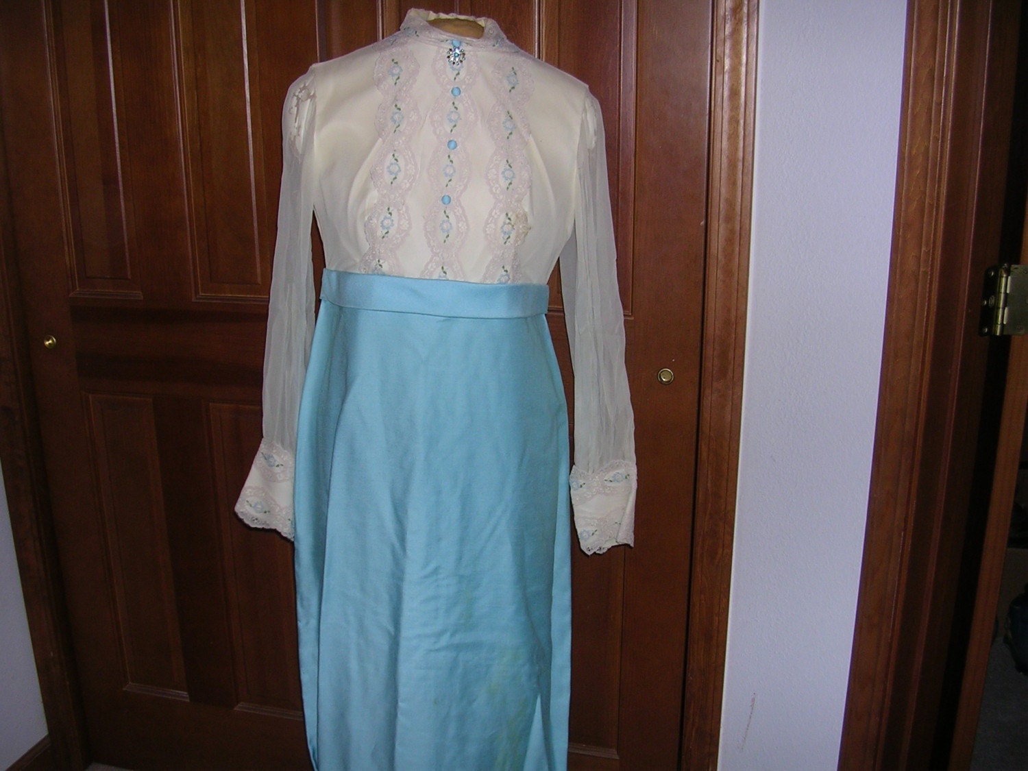 spring Sale Aqua and Beige Vintage Formal Prom Bridesmade Dress Pretty Lace and Button Accents