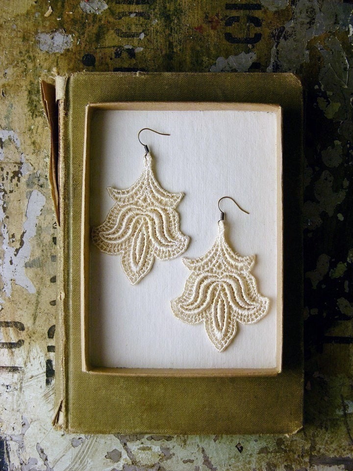 lace earrings -ELISA-  (ivory)