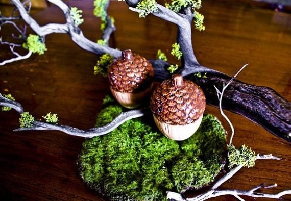Vintage acorn salt and pepper shakers