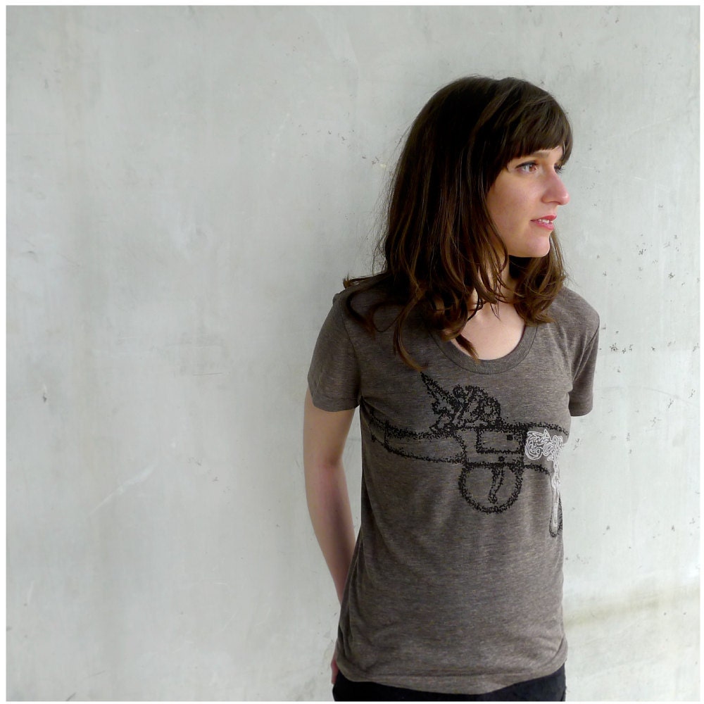 Sure Shot - tshirt for women - MEDIUM - antique pistol screenprint on American Apparel heather brown track tees