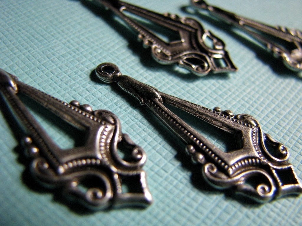 4 gorgeous silver drops