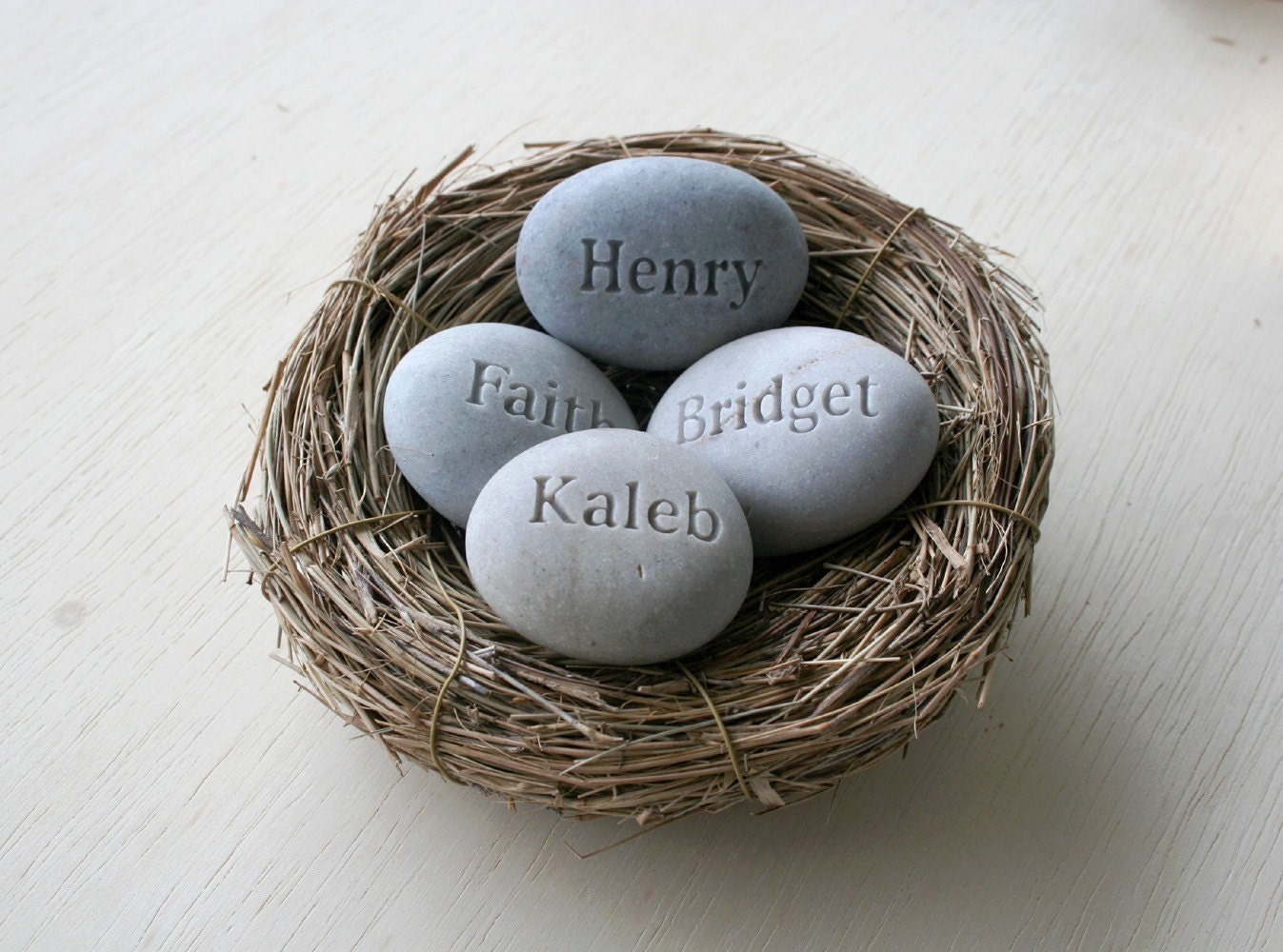 Mothers day gifts - set of 4 personalized engraved name stones in nest - Mom's Nest (c) by sjEngraving