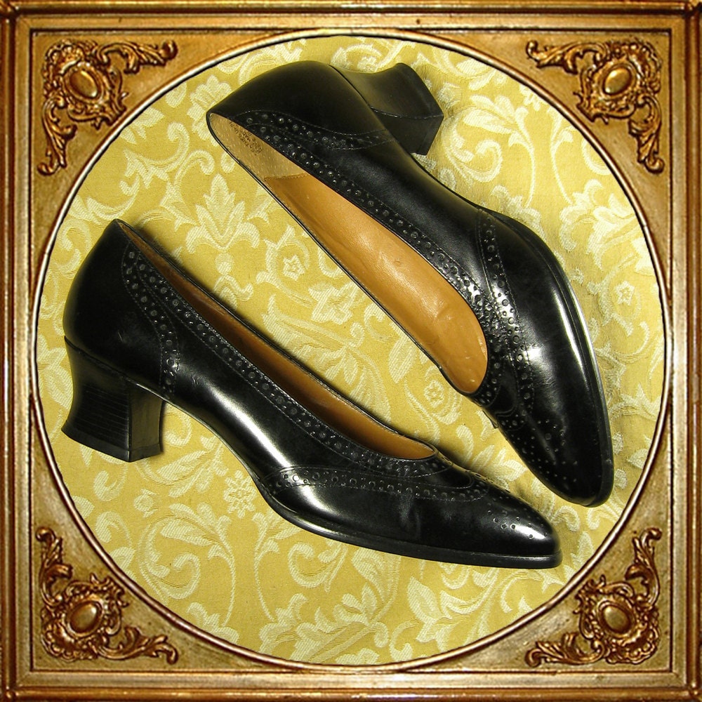 80s black Etienne Aigner wingtip pumps. spool heels. us 7.5. eur 38.