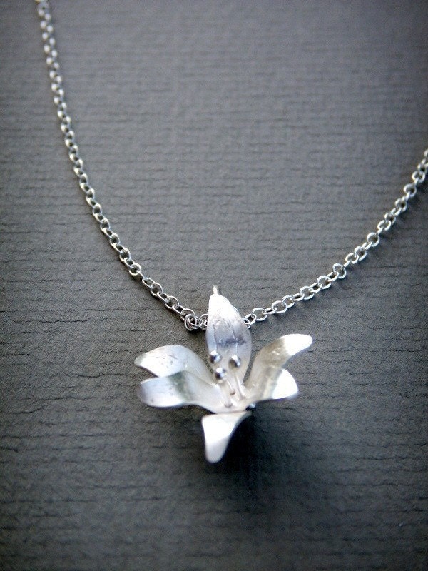 Silver Lily Necklace