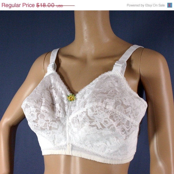SALE 60s Figurettes Pointy Lace Nursing Bullet Bra, 38 FF  - Vintage Lingerie