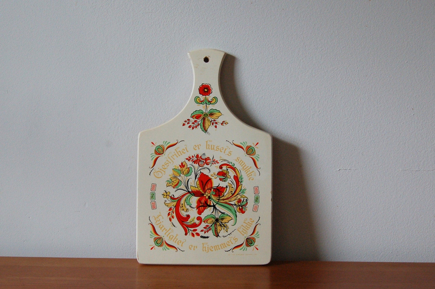 BERGGREN wood cutting board. Decorative. NO. 26