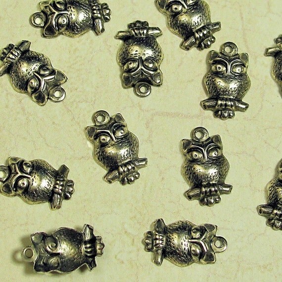 12 Antique Silver Tiny Owl Bird Charms Jewelry Findings 802