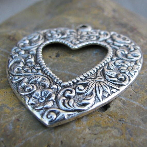 4 Antique Silver Brass Jewelry Heart Charms Pendant 33