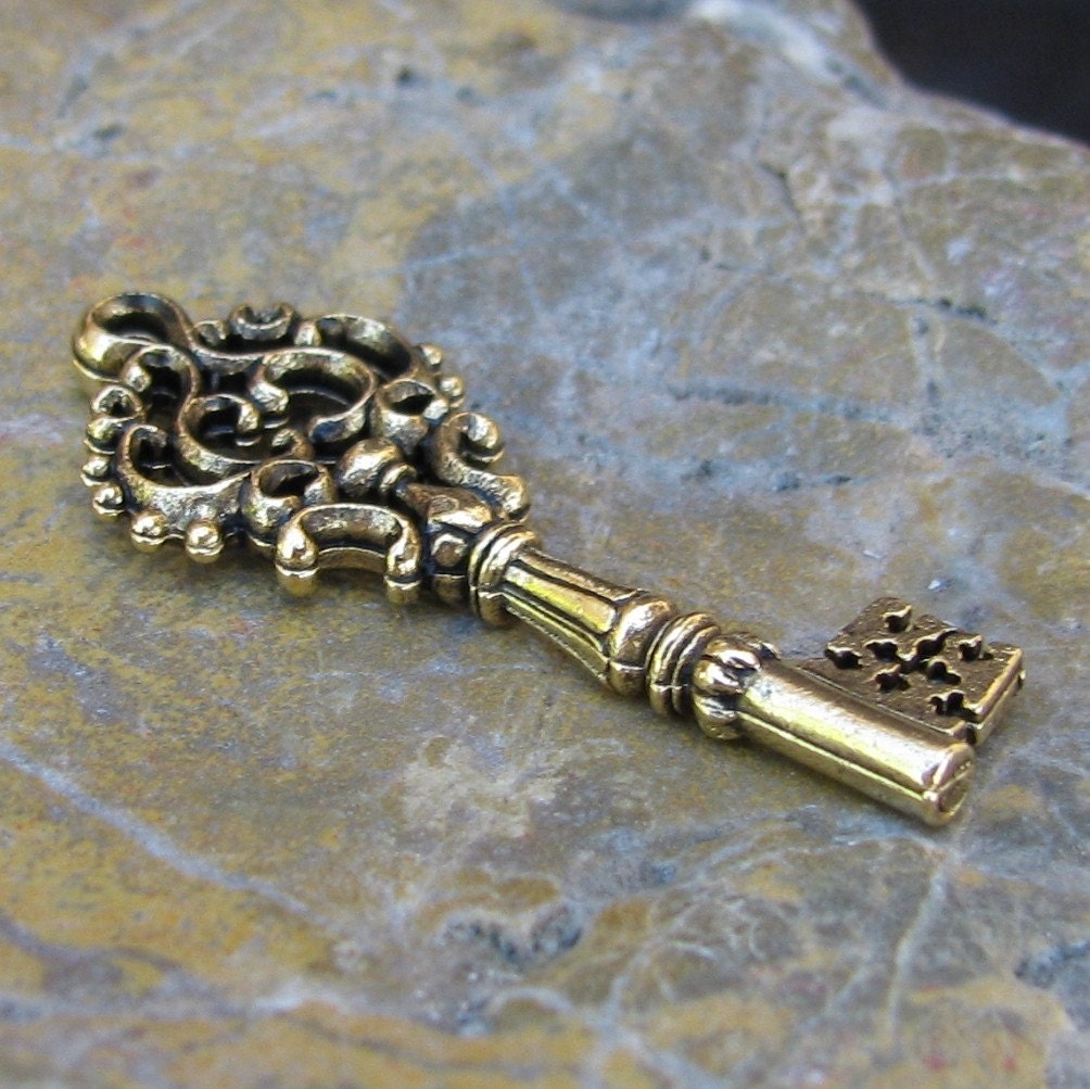Gold Key Charms Bracelet Necklace Pendant Jewelry Findings - 6 pcs 1013