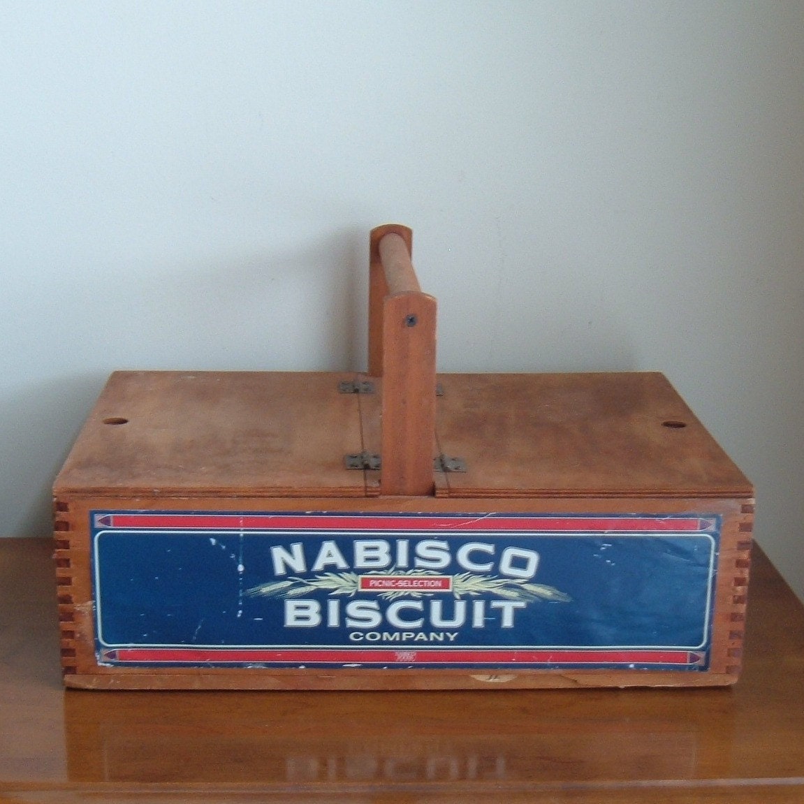 dovetailed nabisco biscuits wood box with handle