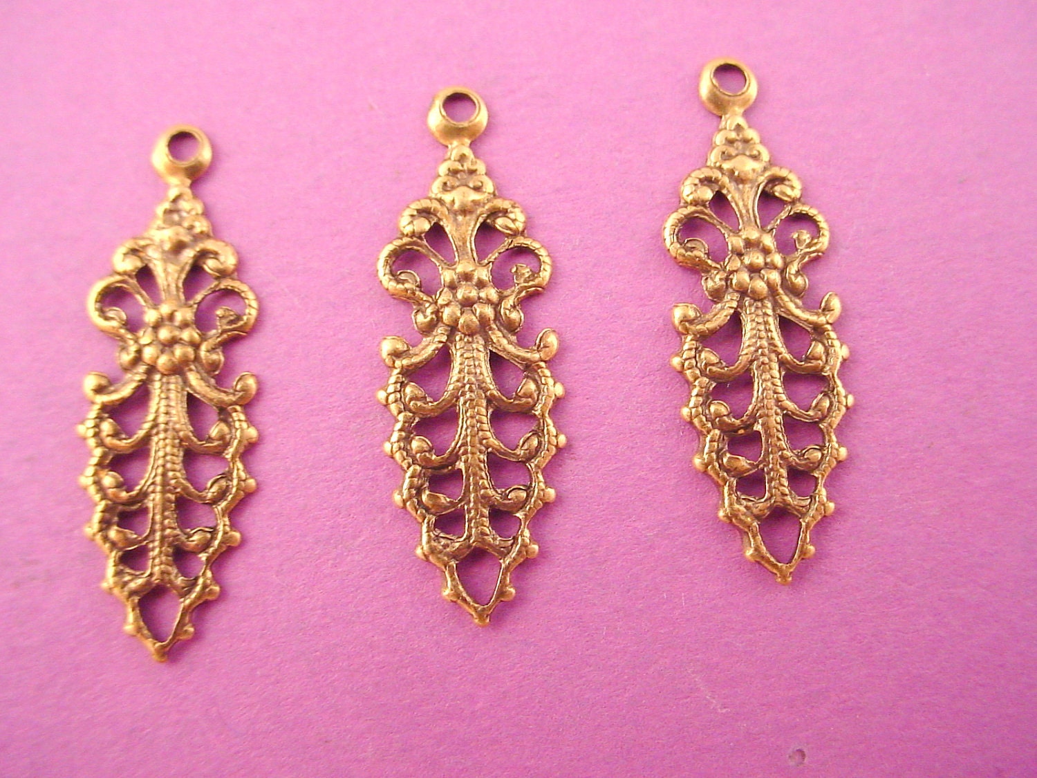6 brass ox multi cut art nouveau Victorian filigree leaf charm 24mm