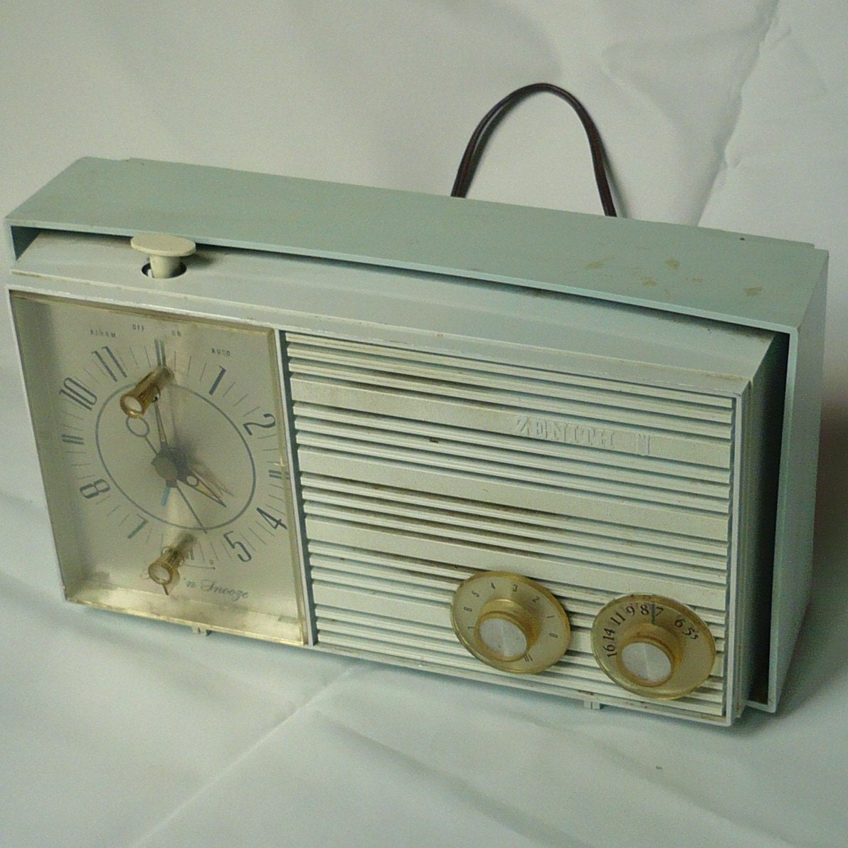 Items similar to Vintage 1960s Zenith Clock Radio on Etsy