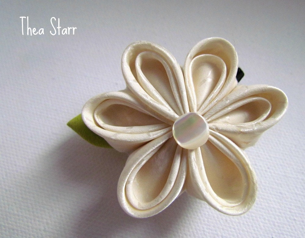 Kanzashi Fabric Flower Clip - Little Pearl
