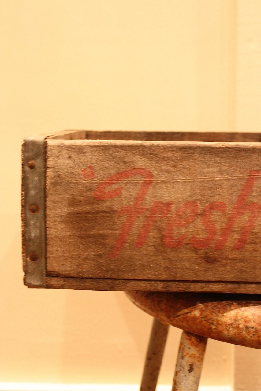 Vintage wood FRESH UP with 7 UP crate