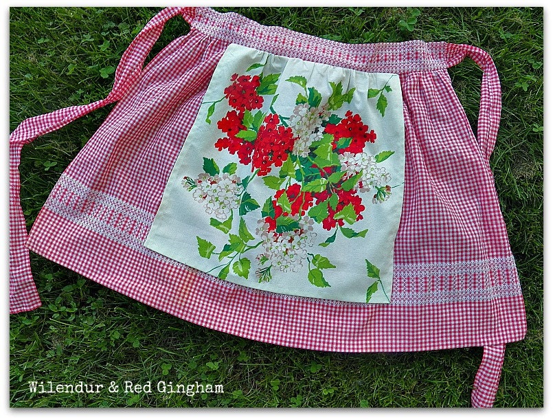 Vintage RED GINGHAM Chicken Scratch Apron with WILENDUR Red Verbena - So Pretty