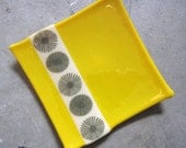 Home Decor - Large sunflower yellow and vanilla sunburst print, modern  glass plate