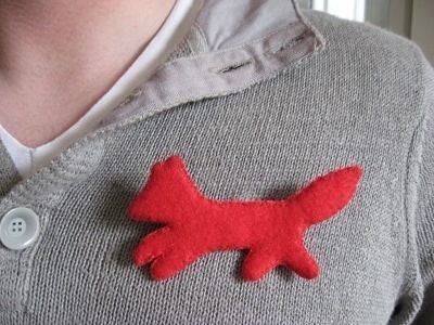 Sly, the red, felt fox brooch