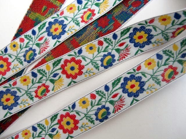 3 yards SPRINGTIME FLORAL Jacquard trim. Red, blue, yellow, green, on white. 3/4 inch wide. 873-A