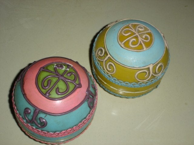 2 Vintage Retro Papier Mache Powder/Trinket Boxes
