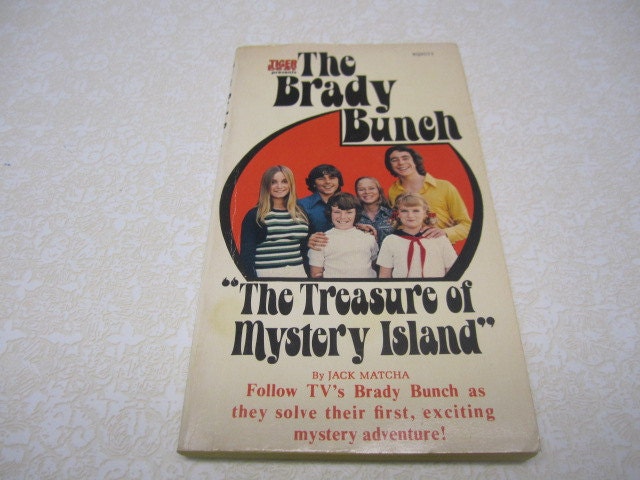 Vintage The Brady Bunch Bookk The Treasure of Mystery Island by Jack matcha Tiger Beat television show, vintage 1972, novel