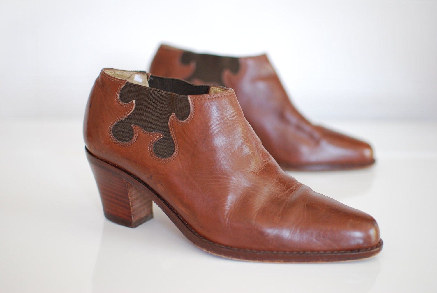 vintage 1990s / brown leather / ankle boots / Martinez Valero / low heel boots / 6US