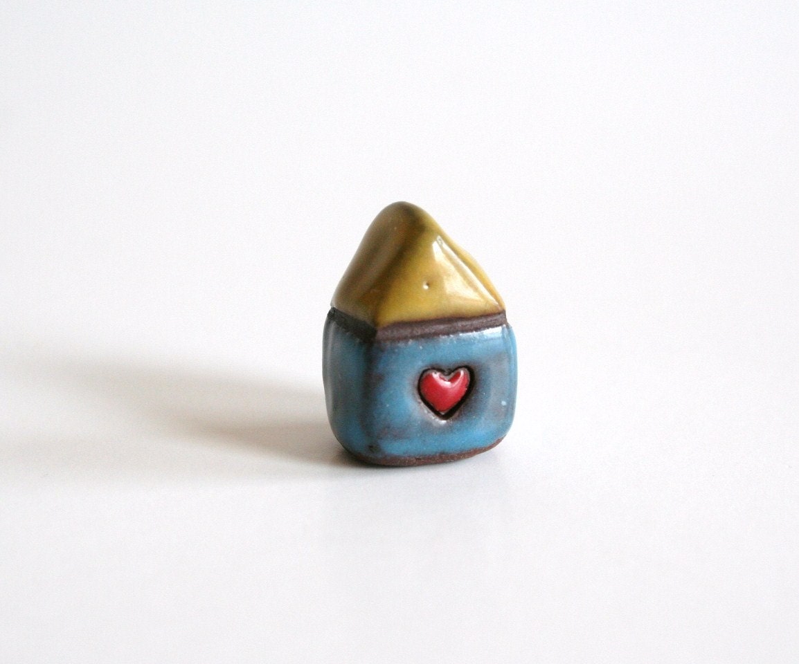 Little MICRO Black Clay House - yellow blue red