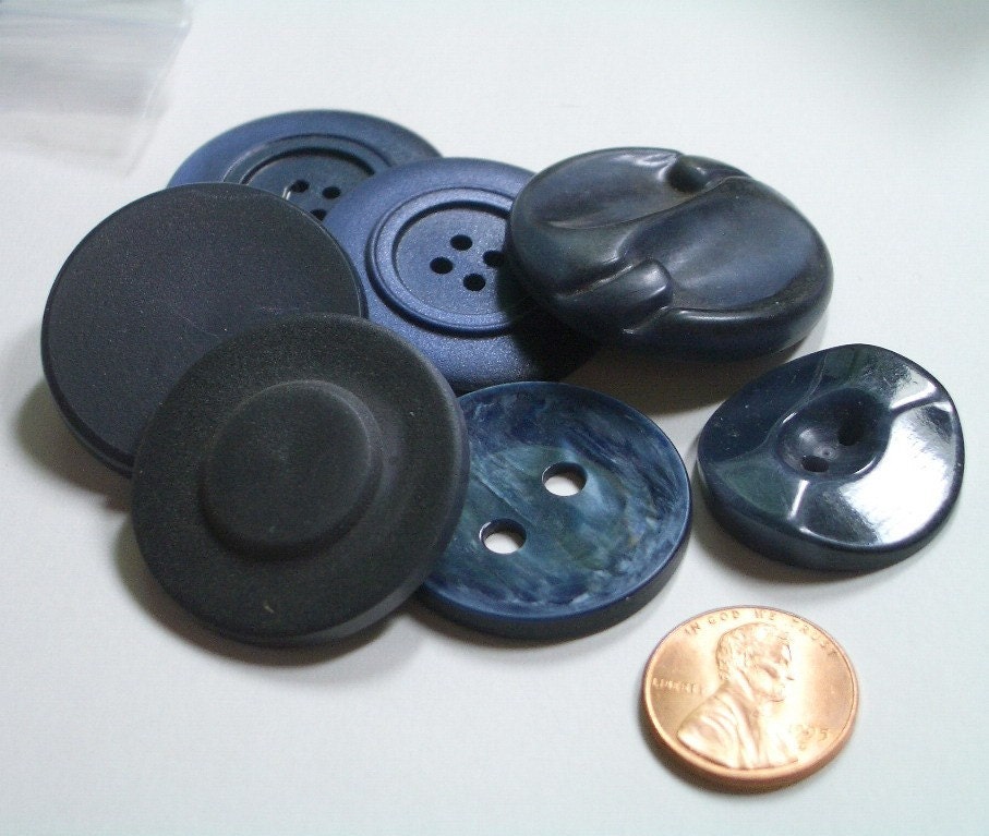 7 LG Vintage Buttons  -    Dark Blues