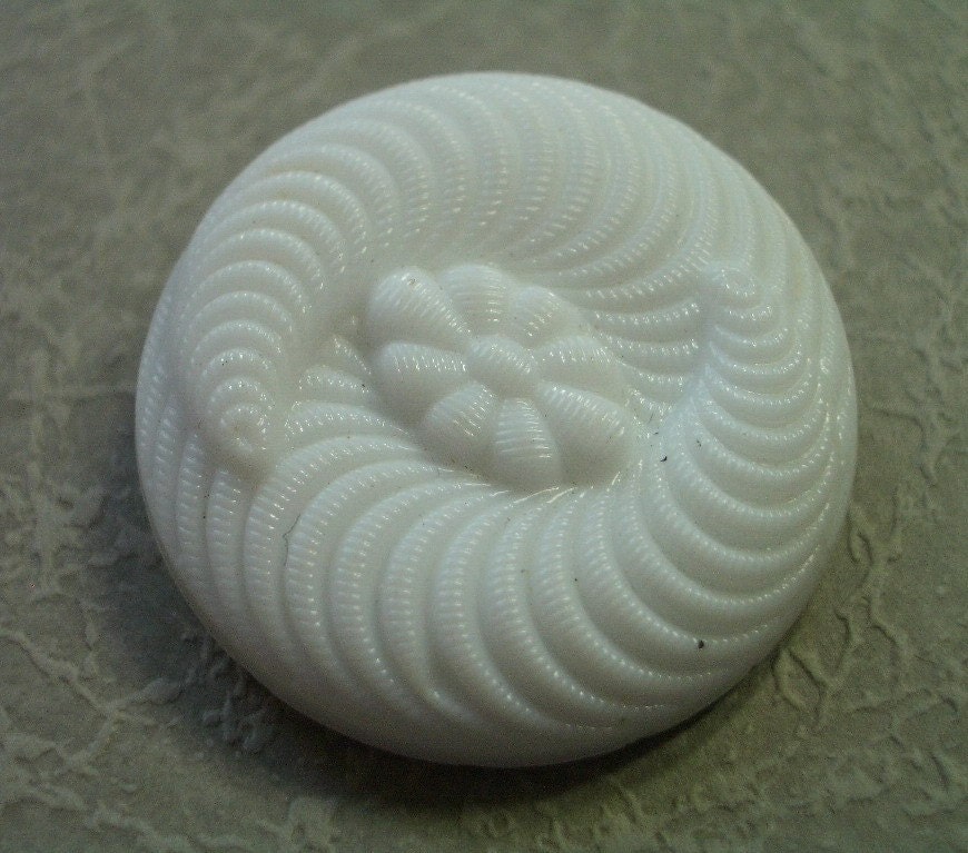 Antique Victorian Button -   White Glass