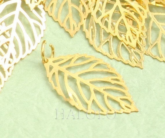 18 pcs small golden tone leaf filigree pendant charm 21mm(0601)