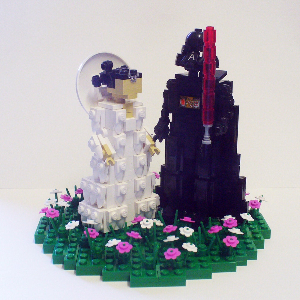 Darth Vader and Queen Amidala Cake Topper in Flower Patch